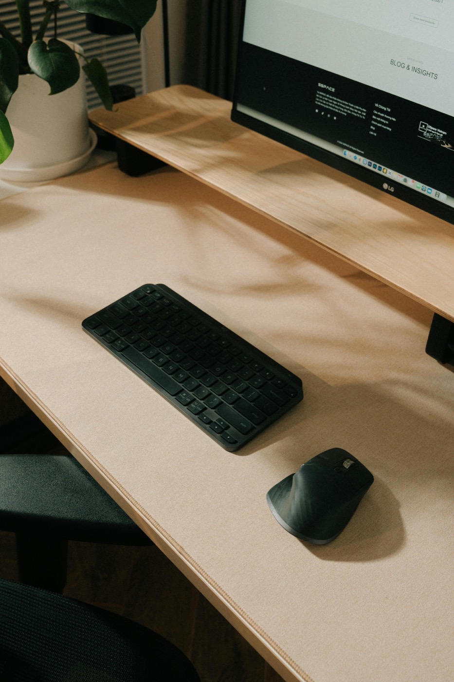 Organized keyboard and mouse desk surface for setup checks